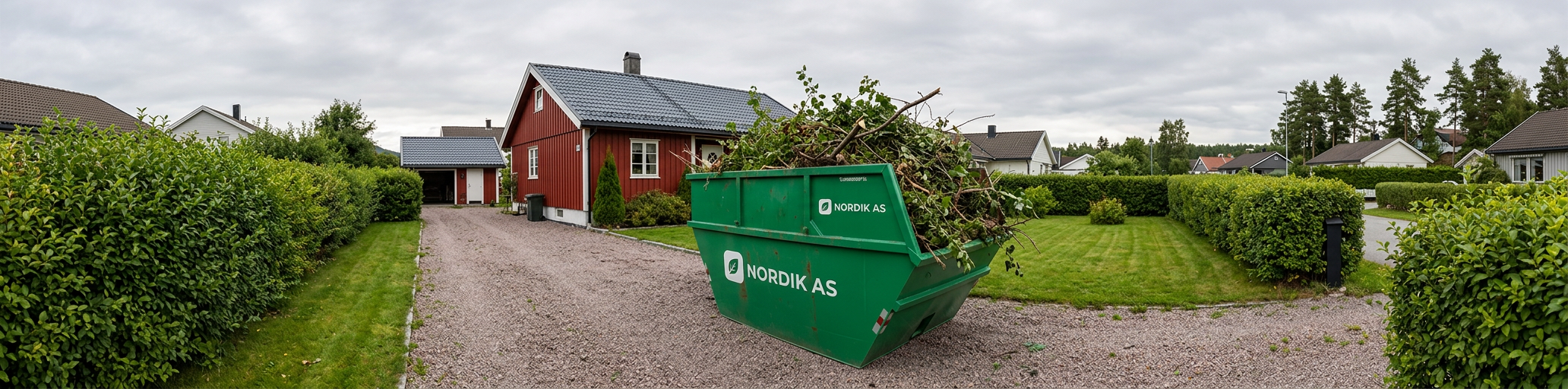 Container med hageavfall i innkjørsel ved enebolig i Bærum